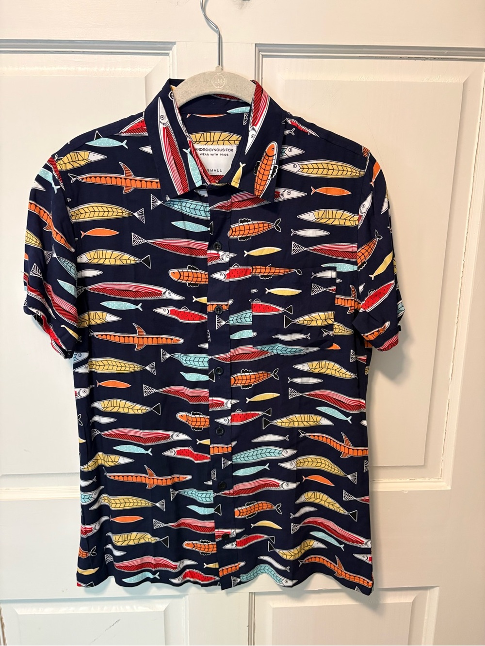 Androgynous Fox the Upstreamer fish navy button up short sleeve shirt s small